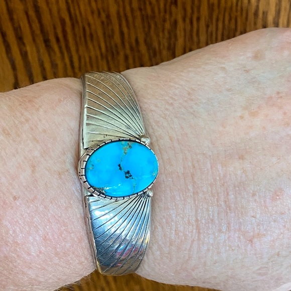 Navajo Native American Kingman Turquoise Cuff - Picture 8 of 9